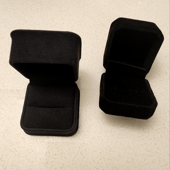 Ring cases - Picture 1 of 3